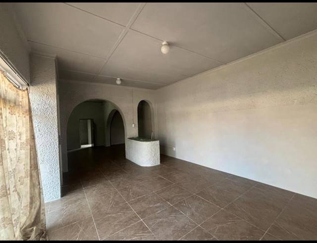 RETAIL PROPERTY TO RENT IN BLUFF